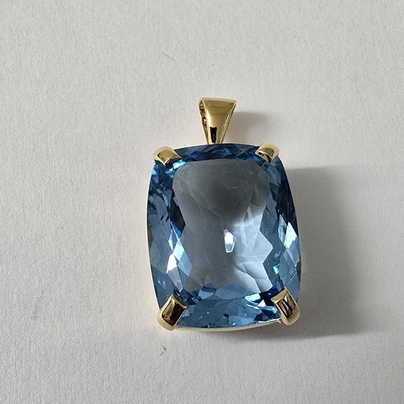 Watch Video / Majestic Sky Blue Topaz Pendant in Sterling Silver 925 - Picture 3 of 7